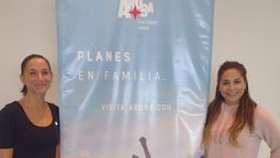 Lorena Salmón y Jessica Lara, representante de la Autoridad de Turismo de Aruba en Perú.