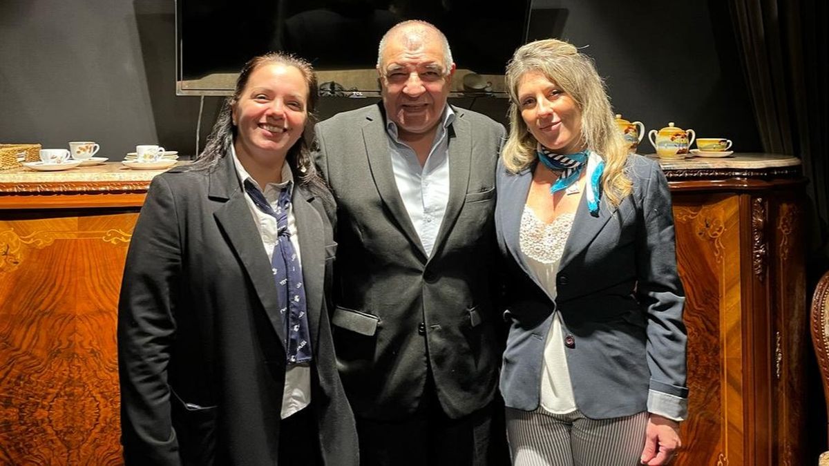 Víctor Belchior de MercadHotel junto a profesionales del Hotel Garden Plaza.