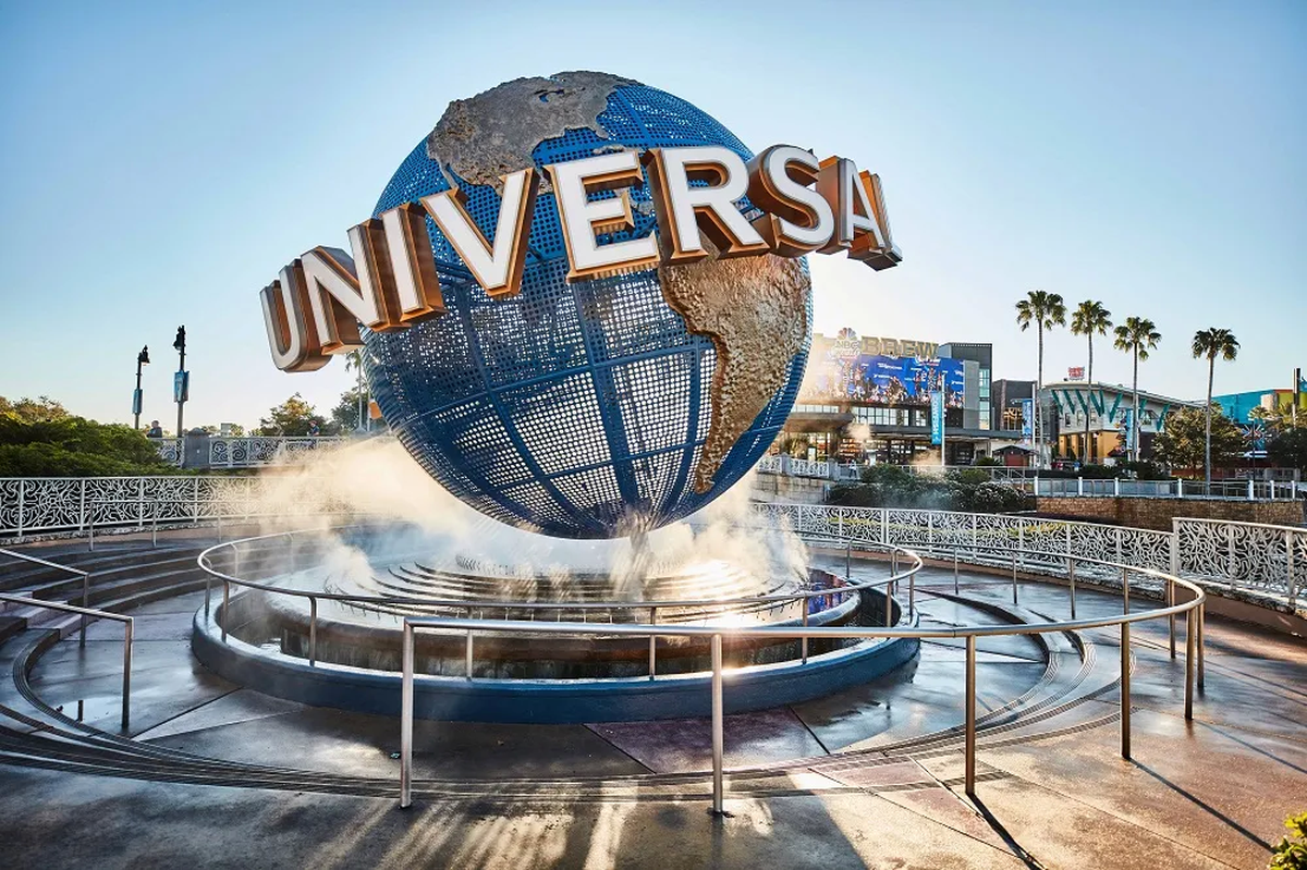 Universal Orlando Resort y Universal Studios Hollywood celebran el 30° aniversario de la película Jurassic Park.