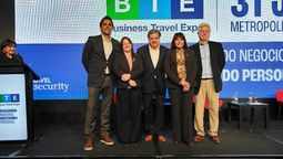 El equipo de PromPerú junto a los organizadores de BTE.