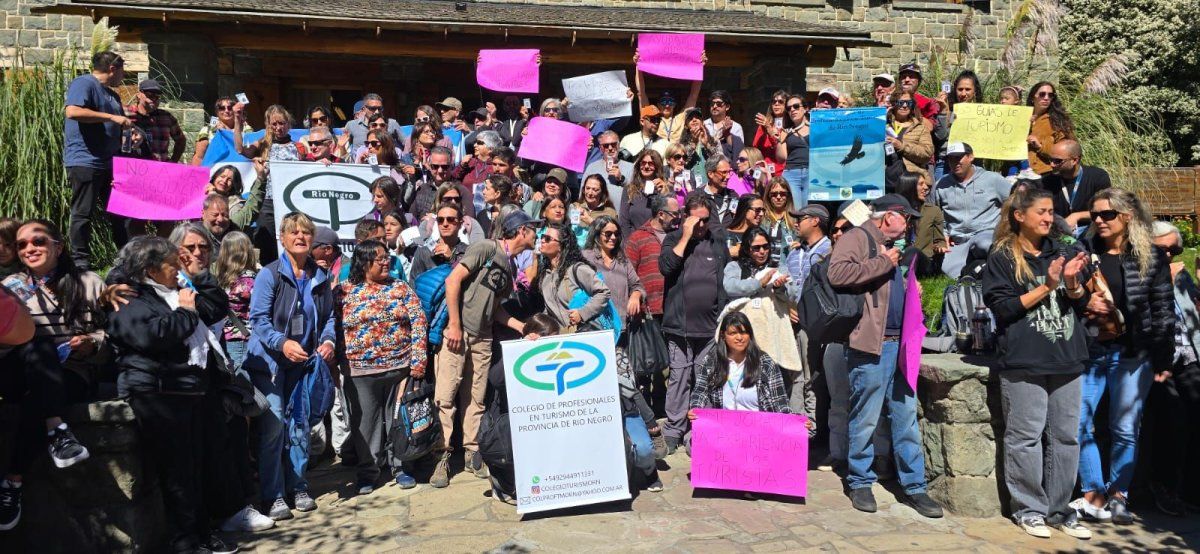 Polémica por la desregulación de los guías de turismo. Desde Bariloche acusan al gobierno de Javier Milei de querer privatizar los servicios en los Parques Nacionales.