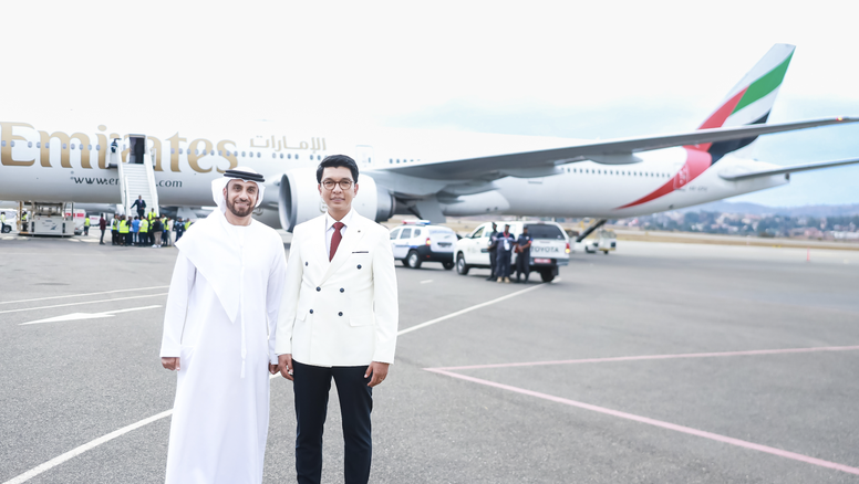 Responsables de Emirates y del Gobierno de Madagascar durante la inauguración del vuelo Dubái-Antananarivo.