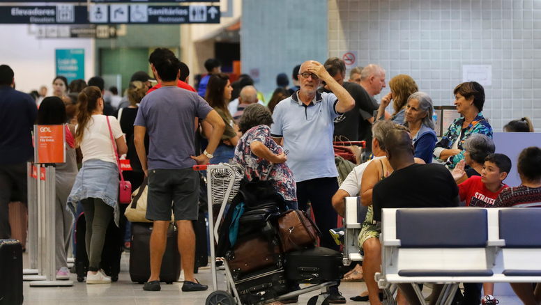 Nuevo caos aéreo: Pilotos ratifican asamblea mañana de 6 a 10 a.m. en Aeroparque. Hará vuelos demorados.
