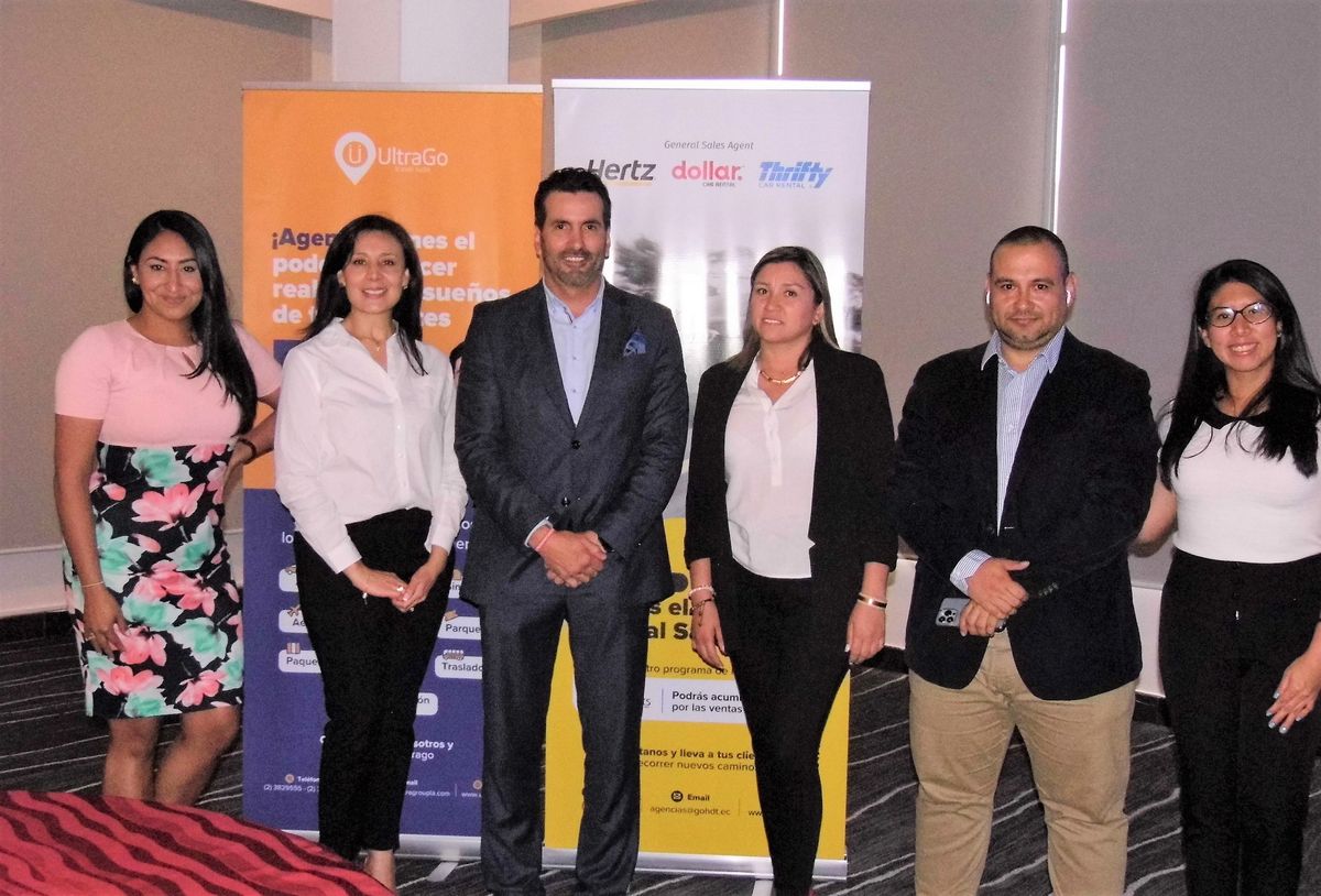 Juan Peláez (Hertz) junto al equipo comercial de Ultra Go Ecuador, incluido Mauricio Pérez (gerente general) y; Marcela Ayala (coordinadora comercial B2B). - Ladevi Medios y Soluciones Juan Peláez (Hertz) junto al equipo comercial de Ultra Go Ecuador, incluido Mauricio Pérez (gerente general) y; Marcela Ayala (coordinadora comercial B2B).