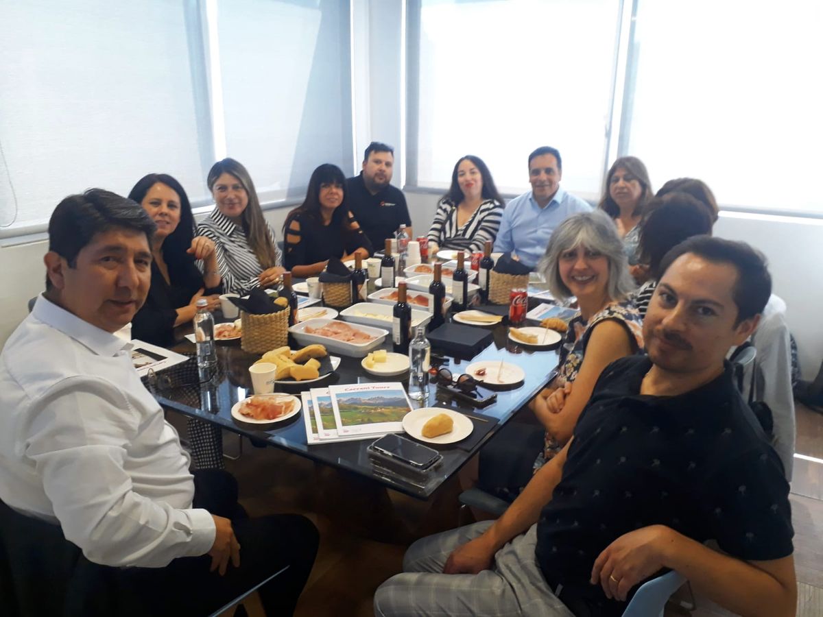 Carrani Tous reunió a los agentes de viajes de Chile para mostrar su renovado catálogo de circuitos por Italia. - Ladevi Medios y Soluciones Carrani Tous reunió a los agentes de viajes de Chile para mostrar su renovado catálogo de circuitos por Italia.