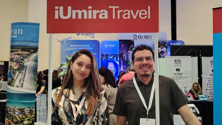 Karen Rico y Joshua Arteaga de iUmira Travel en EPTU agosto 2026.