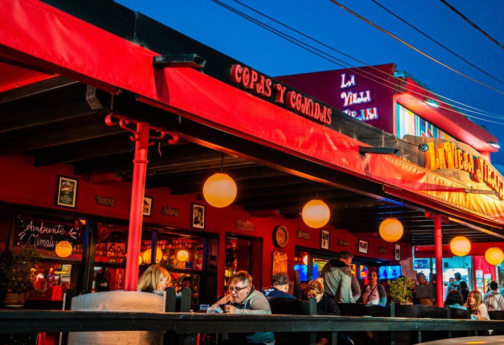 La Vieja Jirafa es otro clásico restó de Villa Gesell que podes visitar estas vacaciones de verano 2024.