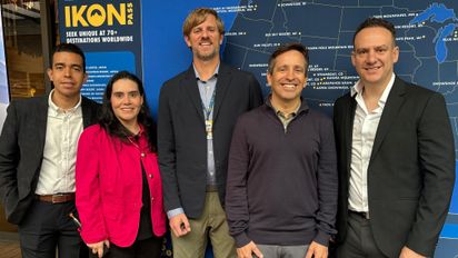 Fernando Ponce de León, ejecutivo de comercial de FYT Travel; Carmen Almazán, Patton Murray, Nicolás Barrancos y Rubén Terrazo en evento para promover destinos de esquí con el Ikon Pass.