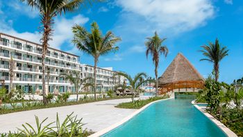 El Ocean Allure Costa Mujeres se encuentra en primera línea de playa al norte de Cancún.