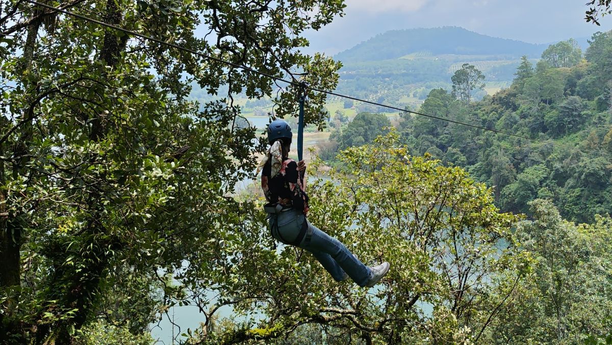 El lago de Zirahuén en Michoacán es el sitio perfecto para el turismo de aventura.