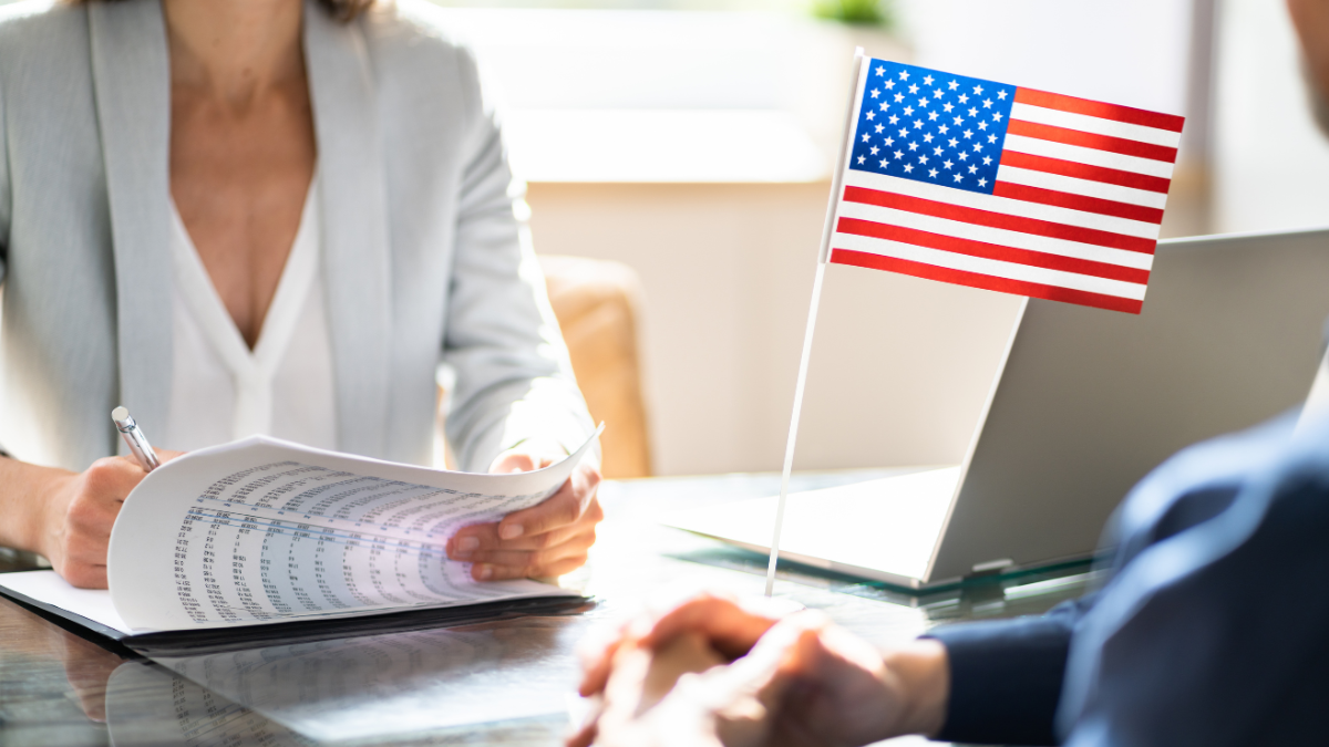 Estados Unidos exigirá entrevistas a menores y adultos mayores para que puedan obtener su visa.