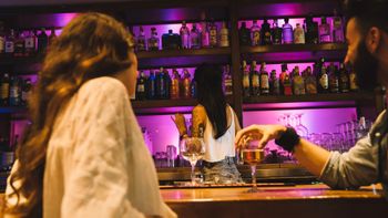 Gremios, como bares y restaurantes, exigen exigen cambios para el toque de queda.&nbsp;