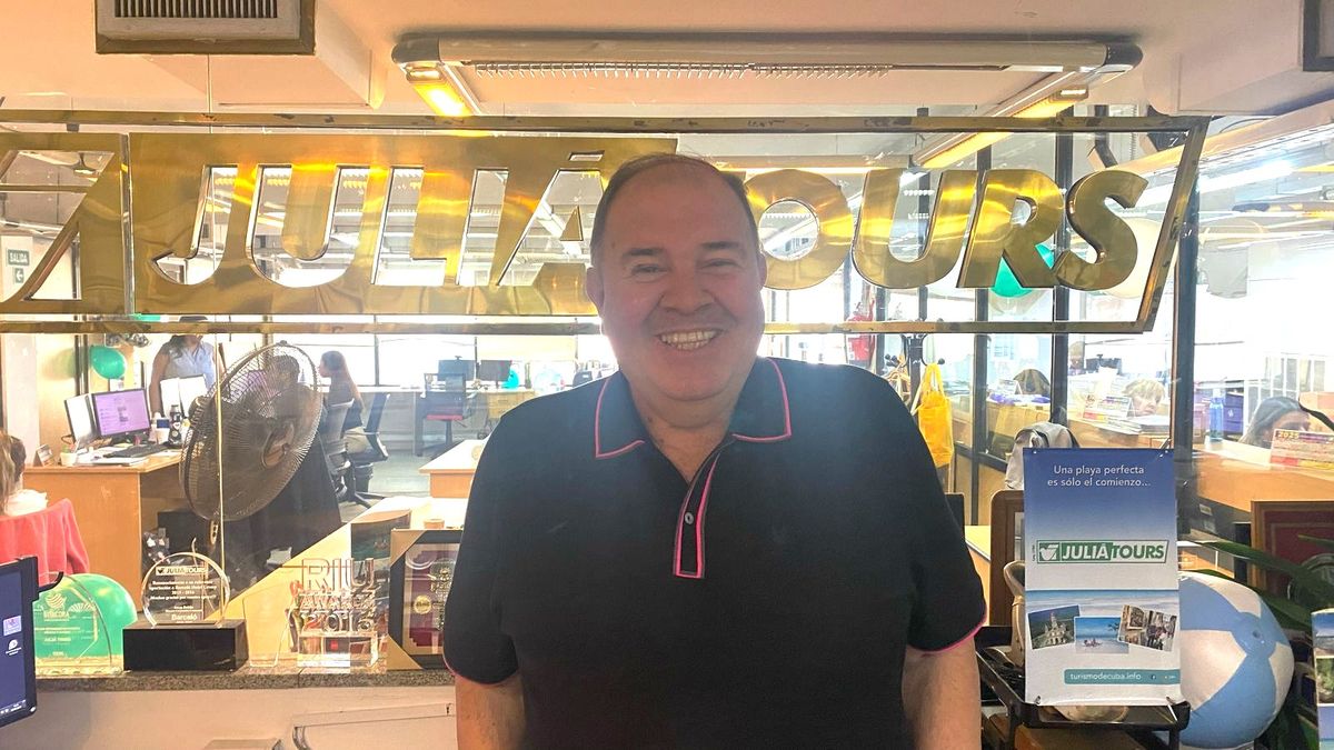 Claudio Palacios en la sede de Juliá Tours en el microcentro porteño.