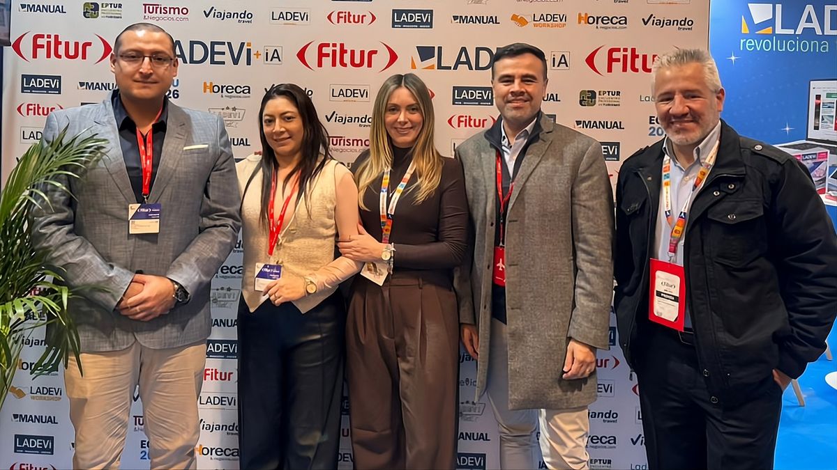 Boris Ortega, jefe del Departamento IT de Universal de Viajes; Cecilia Paredes, gerente general de Universal de Viajes; Jéssica Sánchez, coordinadora comercial de Ladevi Ecuador; Edwin Rincón, country manager de Iberia Ecuador; y Fabián Manotas, director Ladevi Colombia, Ecuador y Perú.