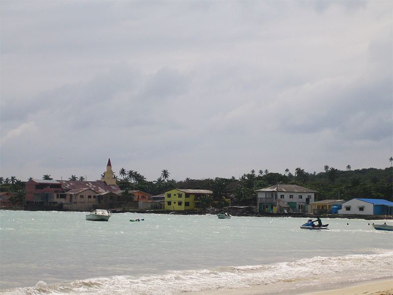 Una postal clásica con el Caribe de fondo.