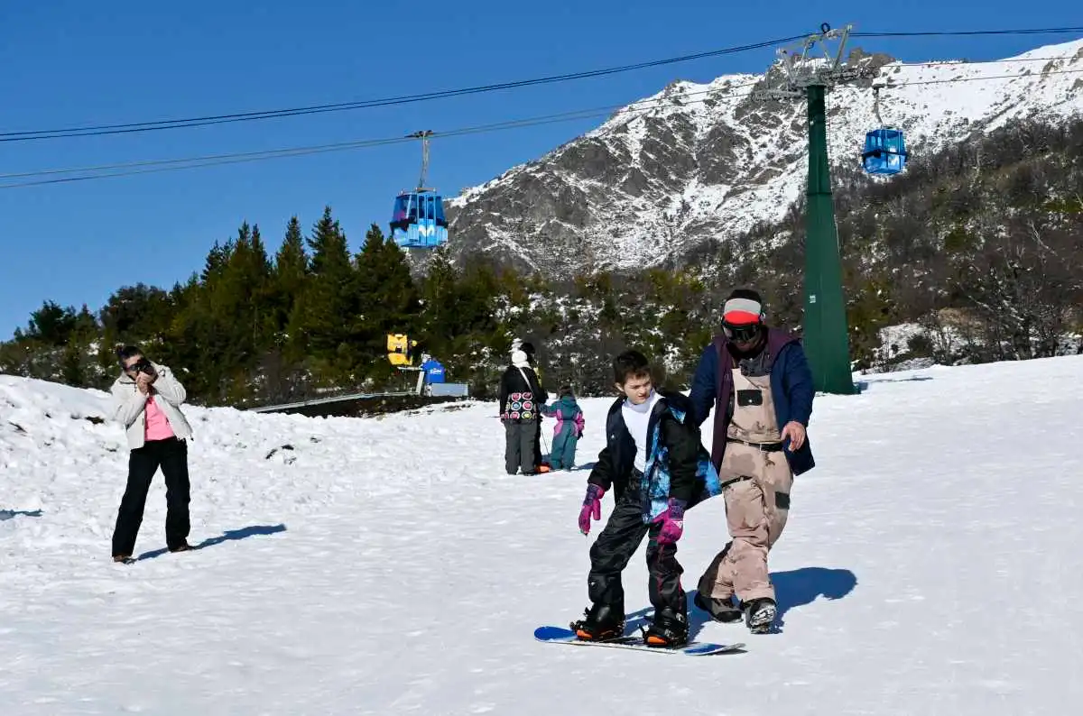 La cantidad de turistas y excursionistas duplicó el registro del último fin de semana largo en la prepandemia. Gastaron más de $55 millones.