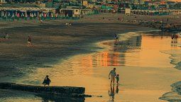 altText(Miramar: el top 5 de las mejores playas para este verano en Buenos Aires)}