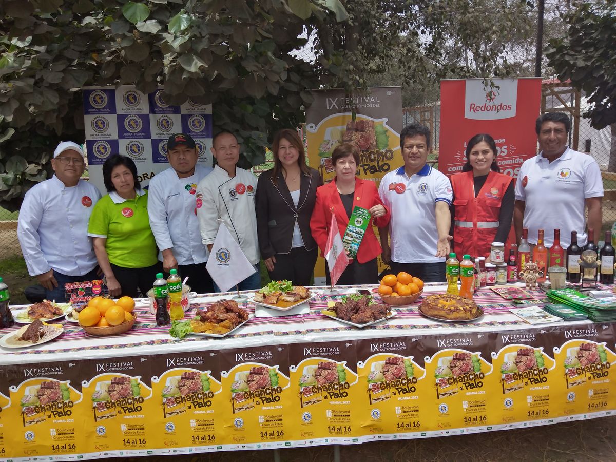 Según Rosa Elena Balcázar presidenta de Ahora Huaral, estimó la llegada de unos 50 mil visitantes para el IX Festival del Chancho al Palo 2022. - Ladevi Medios y Soluciones Según Rosa Elena Balcázar presidenta de Ahora Huaral, estimó la llegada de unos 50 mil visitantes para el IX Festival del Chancho al Palo 2022.
