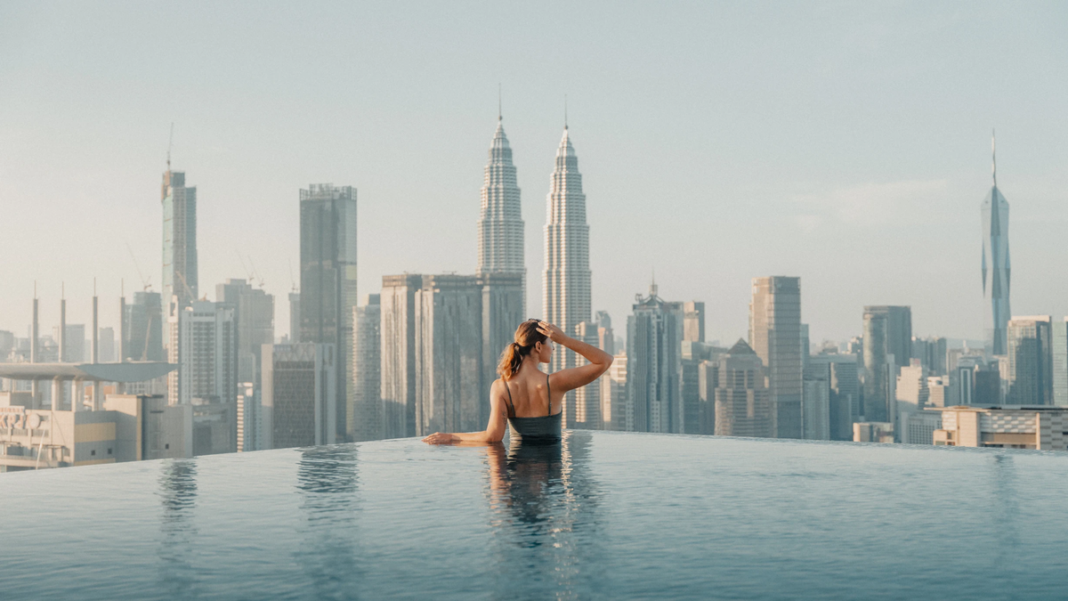 Malasia también sorprende con sus ciudades y templos. Malasia también sorprende con sus ciudades y templos.