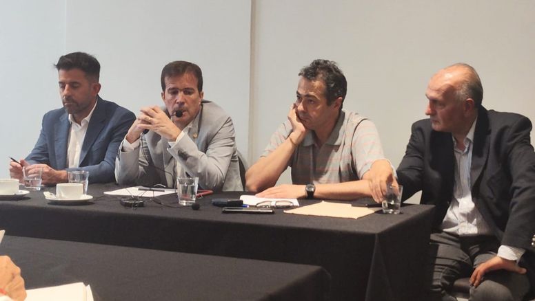 La reunión fue encabezada por Andrés Deya, presidente de Faevyt.