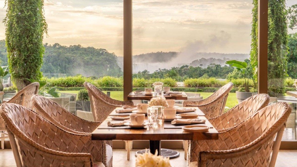 Vacaciones en Cataratasdel Iguazú: Gran Meliá Iguazú tiene vistas a la Garganta del Diablo desdeel restaurante, la pileta infinita y alguna de las suites. &nbsp;