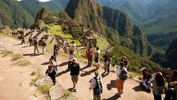 A través del informe de la SNM, ComexPerú reveló que hasta octubre de 2023 ingresaron 2 millones de turistas extranjeros.