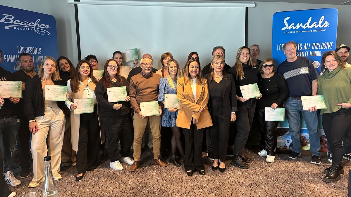 Tras la capacitación, los profesionales presentes recibieron un certificado de especialización en la comercialización de Sandals & Beaches.