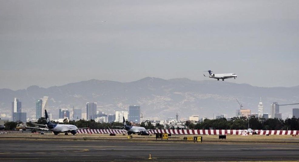 Sectur informó que de enero a noviembre de 2023, 58 millones 271 mil pasajeros fueron transportados en vuelos nacionales y 49 millones 734 mil en vuelos internacionales. Sectur informó que de enero a noviembre de 2023, 58 millones 271 mil pasajeros fueron transportados en vuelos nacionales y 49 millones 734 mil en vuelos internacionales.