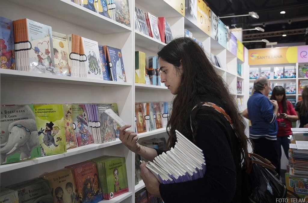La Feria del Libro es visitada por más de un millón de lectores y doce mil profesionales del libro cada año.