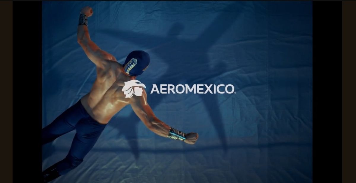 La nueva campaña de Aeroméxico ancla la identidad mexicana en la icónica práctica de la lucha libre, que tiene, así como la aerolínea, más de 90 años de historia.
