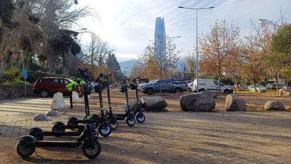 Turismo sobre ruedas: recorre el Parquemet en scooter con Rollin Chile