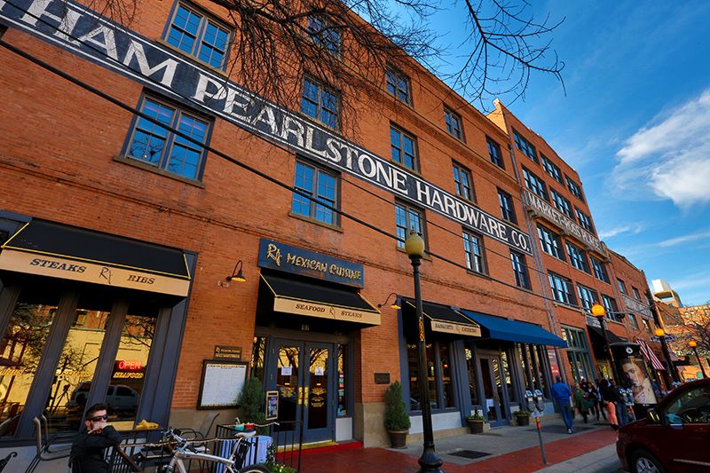 Uno de los distritos de Dallas, The West End, que conserva la atmósfera de antaño.