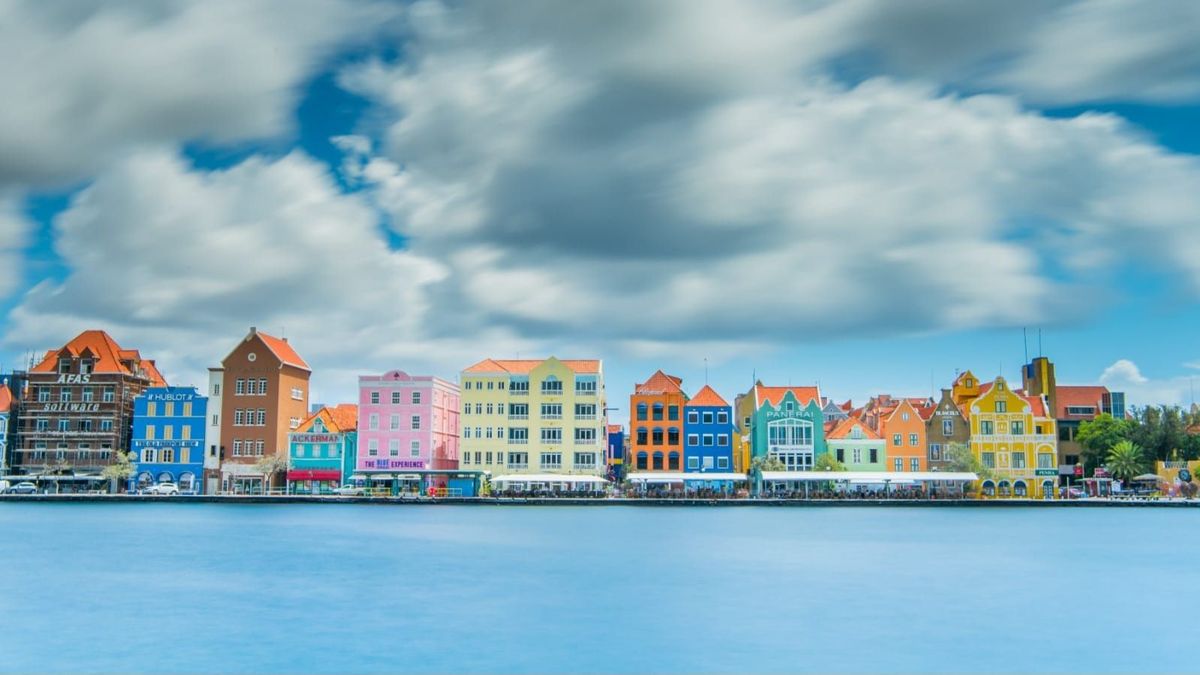 Curazao y Sint Maarten comparten moneda al ser países autónomos en el Reino de los Países Bajos en el Caribe.&nbsp;