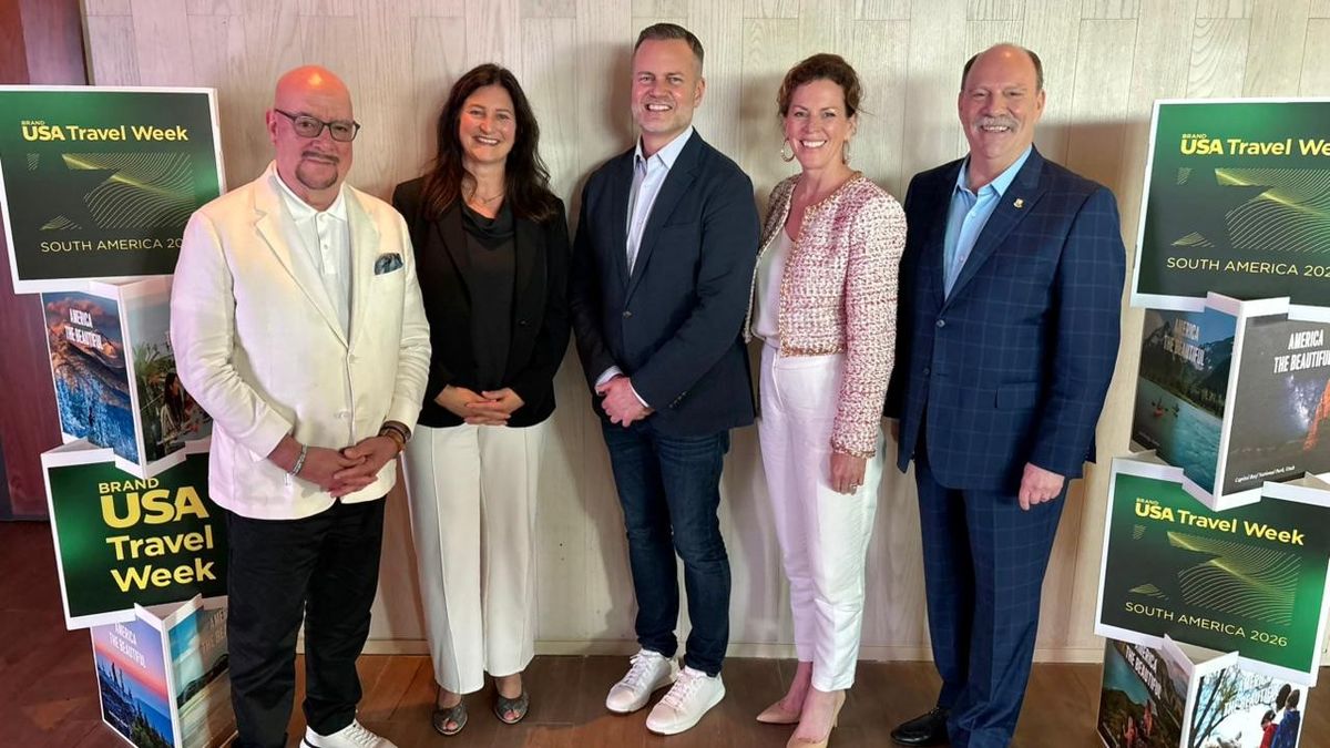David Whitaker, presidente y CEO del Greater Miami Convention & Visitors Bureau; junto a Andrea Blankenship, subdirectora de Turismo Internacional de la Oficina de Turismo de Colorado; Fred Dixon, presidente y CEO de Brand USA; Lisa Messina, gerente de Ventas de Visit Orlando; y Barry Biggar, presidente y CEO de Visit Fairfax.