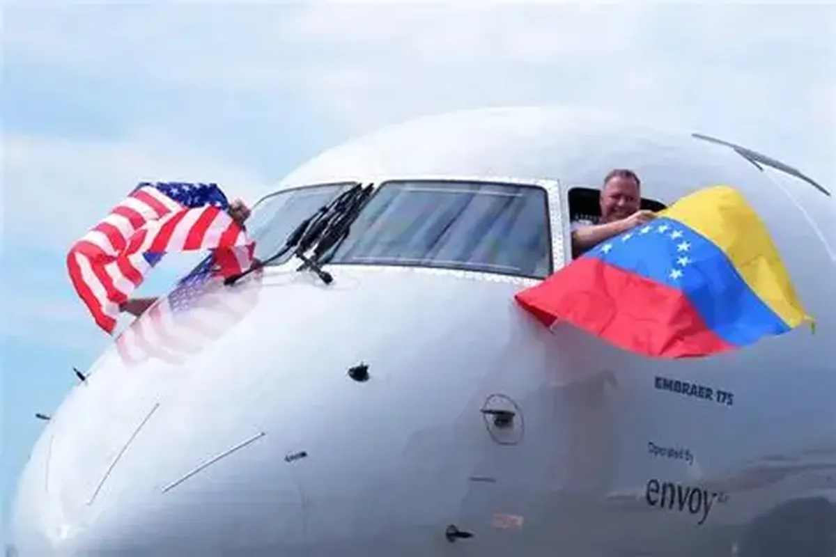 La llegada a Caracas, Venezuela, del primer vuelo de American Airlines tras ocho años de vuelos interrumpidos.