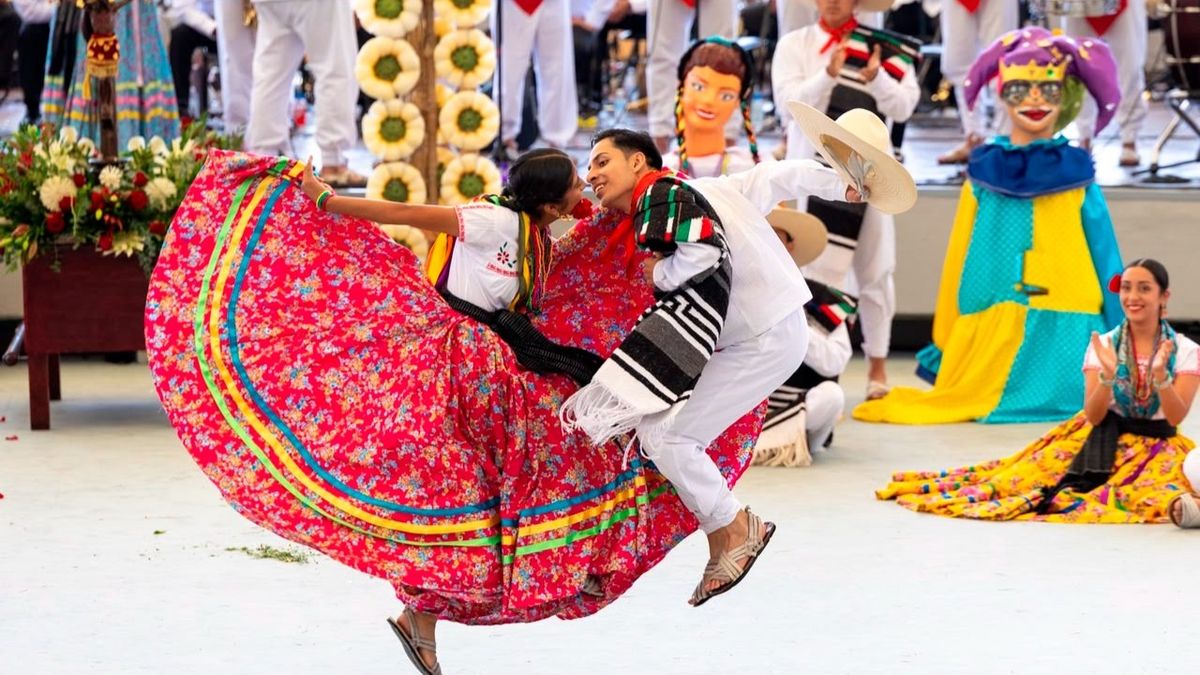 La Guelaguetza 2026 celebra su edición número 94 con más de 140 actividades durante julio en Oaxaca.&nbsp;