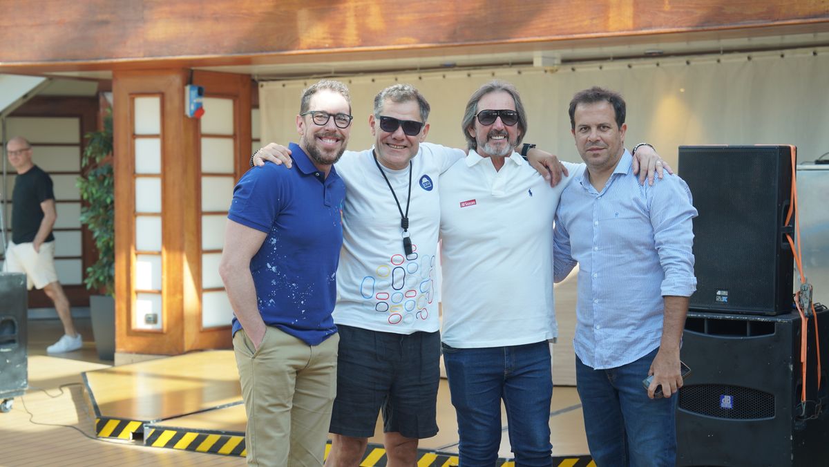 Marcelo Capdevila junto a los responsables de All Seasons.