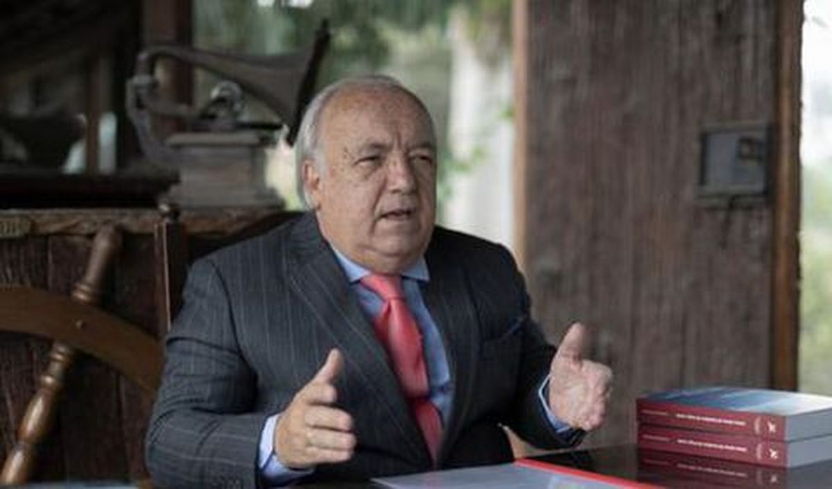 Julián Palacín Fernández nació en Argentina y murió en Perú, dodne tuvo una destacada carrera en el sector público vinculada a las políticas aerocomerciales. - Ladevi Medios y Soluciones Julián Palacín Fernández nació en Argentina y murió en Perú, dodne tuvo una destacada carrera en el sector público vinculada a las políticas aerocomerciales.