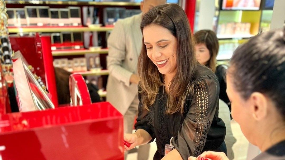 En el Duty Free Shop de Ezeiza se utiliza la cotización oficial minorista del dólar. En el Duty Free Shop de Ezeiza se utiliza la cotización oficial minorista del dólar.