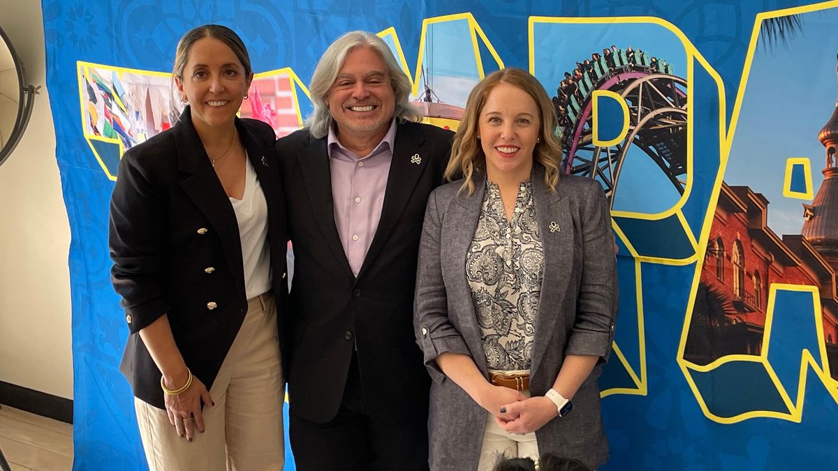 Isabel Marrón, gerente de cuenta, junto a Santiago Corrada y Stephanie Zinka.