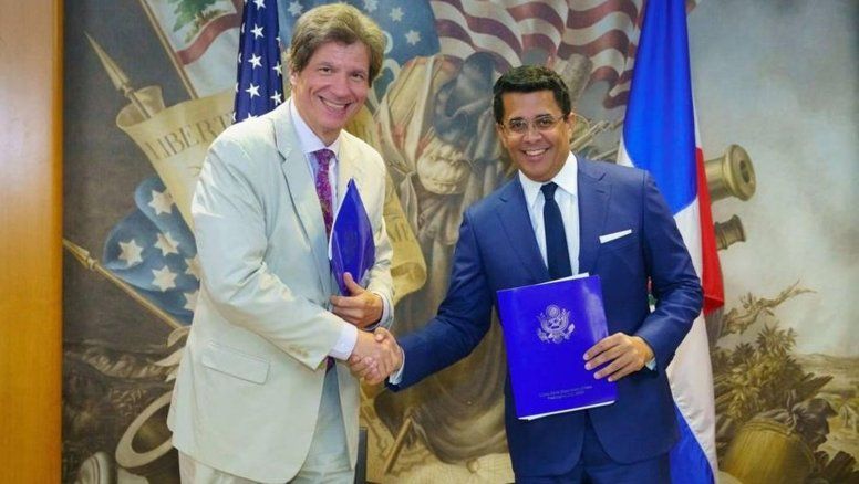 El Subsecretario de Estado de Estados Unidos, José Fernández y el ministro de Turismo de República Dominicana, David Collado