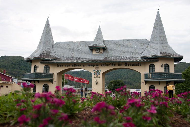 El pórtico de Gramado, en la entrada de la ciudad, refleja la influencia alemana que la caracteriza.