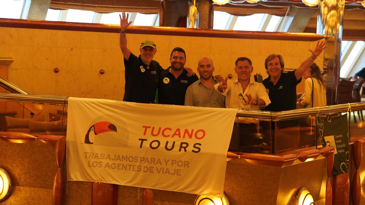 Directivos de Grupo GEA y Tucano Tours.