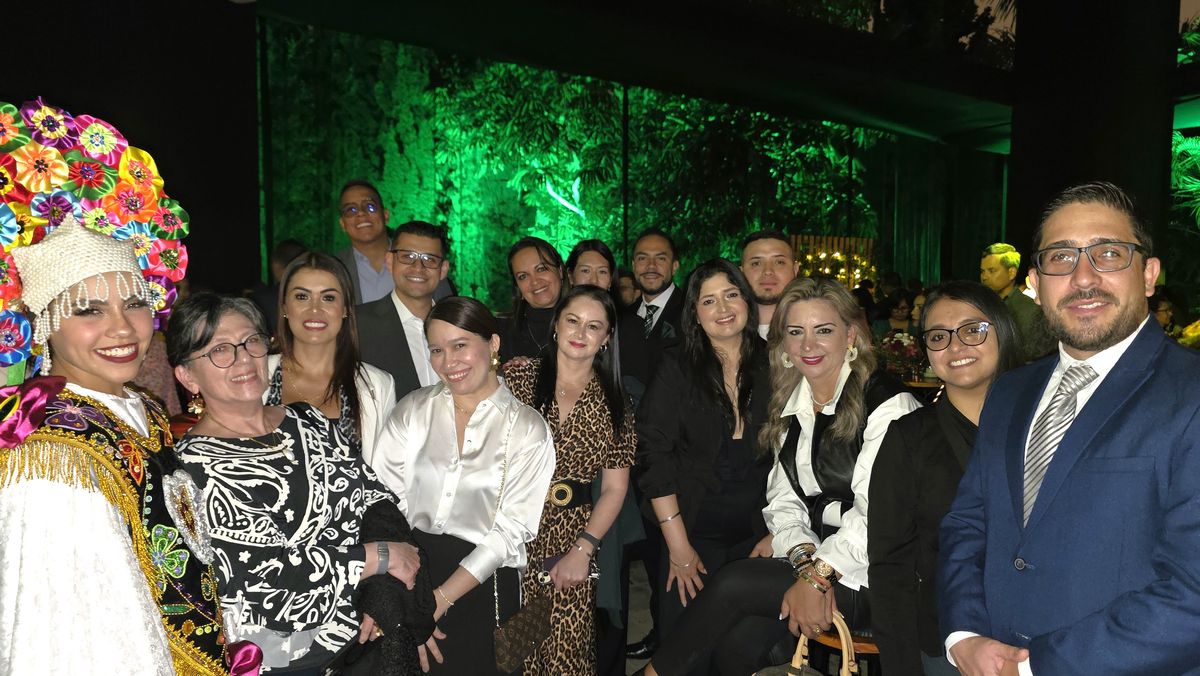 Delegación de agencias mayoristas colombianas, tales como Bogotá, Medellín, Cali y Barranquilla, junto a Jonathan Baquero, Especialista en Turismo e Imagen de la Oficina Comercial de PromPerú en Colombia.