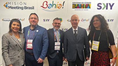 Helga Erbst, ejecutiva de cuentas comerciales de Sky Airline; Pedro Gramacho, director de promociones de la Secretaría de Turismo del Estado de Bahía ; Jair Pasquini, director de Meeting Brasil; Claudio Maia, CEO de Itaparica Tour Operator; Marisol Moya, representante comercial de Journeys Special Travel.