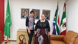 Alma Martínez y la Exma. Beryl Rose Sisulu, Embajadora de Sudáfrica en México.
