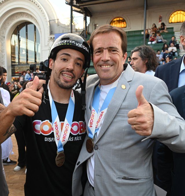 Andrés Deyá, presidente de Faevyt, junto al campeón olímpico José 