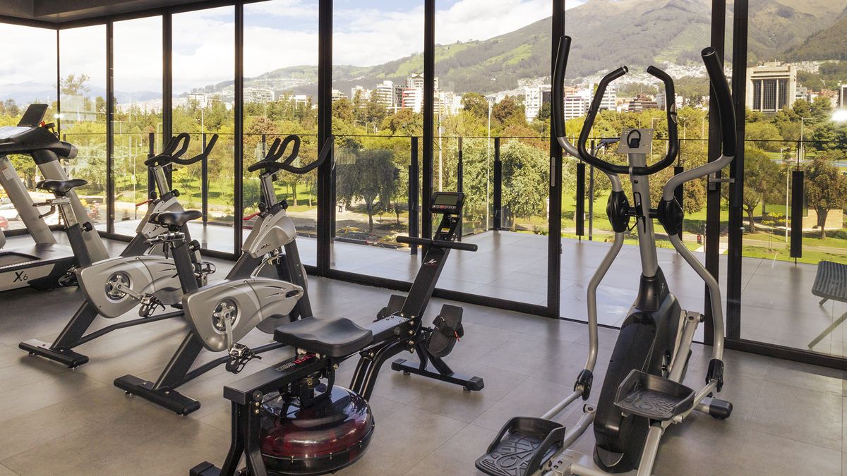 Gimnasio en el Edificio Iqon en Quito, que tiene departamentos gestionados por Top Rentals. Gimnasio en el Edificio Iqon en Quito, que tiene departamentos gestionados por Top Rentals.