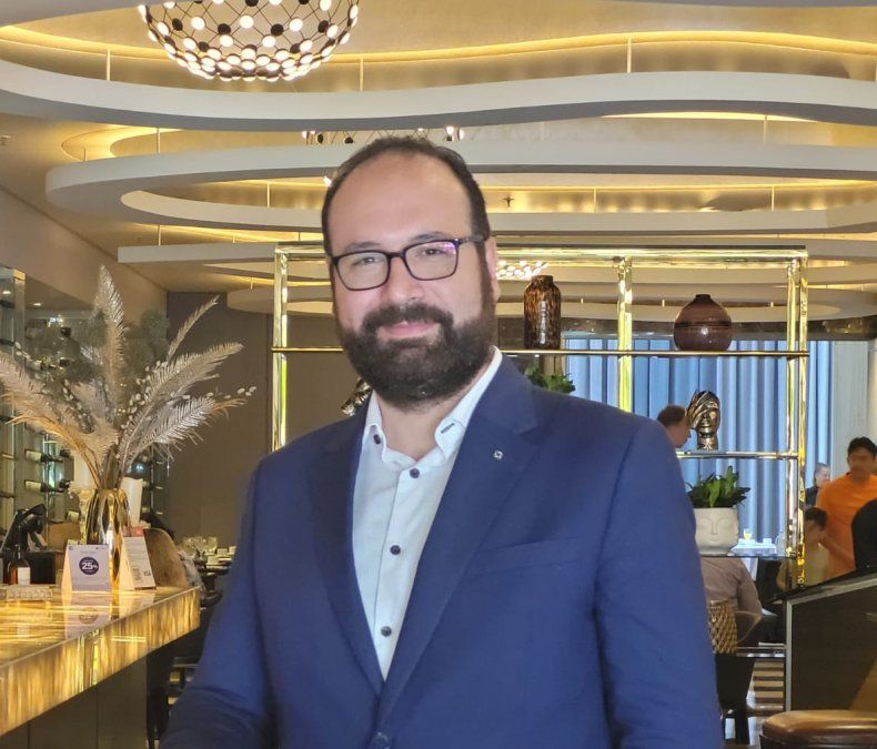Aníbal Shadi Kasbo Lalli trabajóen el Palacio Duhau Park Hyatt Buenos Aires antes de ingresar a Accor.