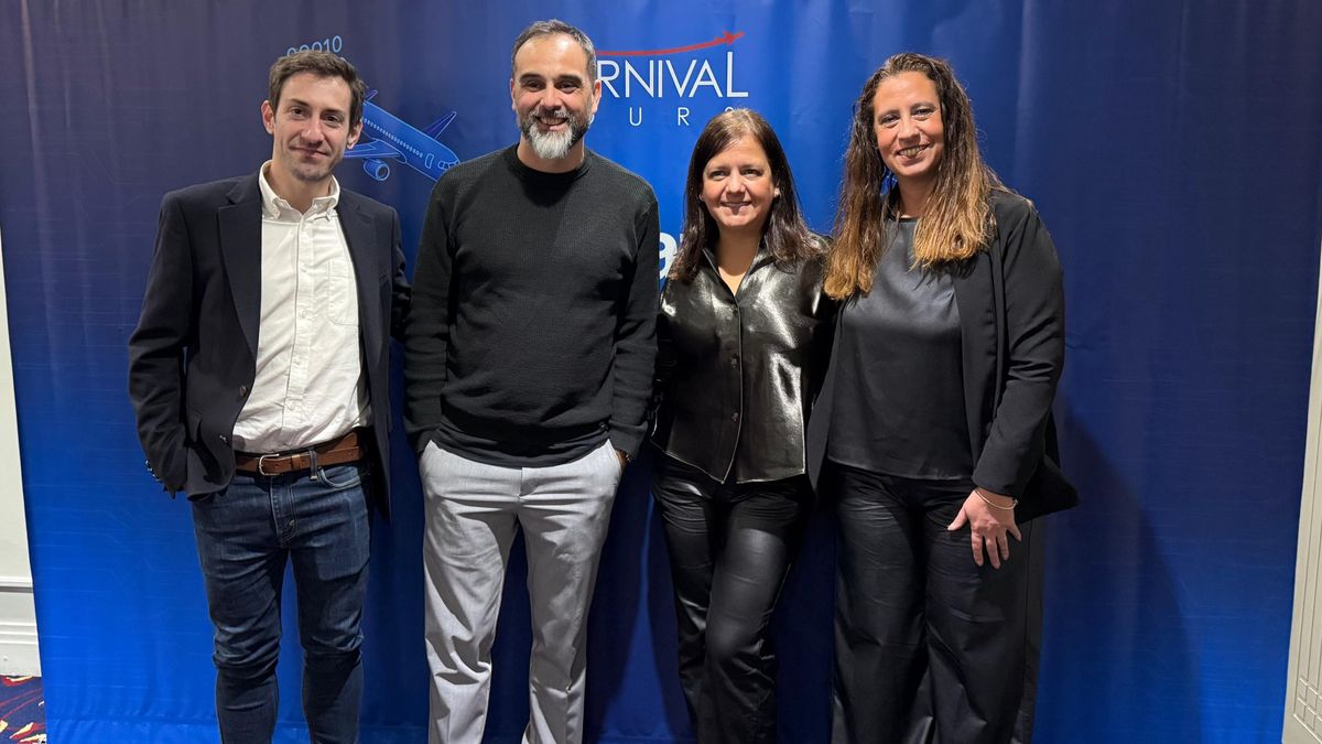 Luciano Tessarolo, director de Carnival Tours; junto a Matías Alfaro, socio y director del consolidador; Natalia Fernández Navarro, ejecutiva de Cuentas de Avianca; y Vanesa Gatti, gerente de Cuentas de Latam Airlines.